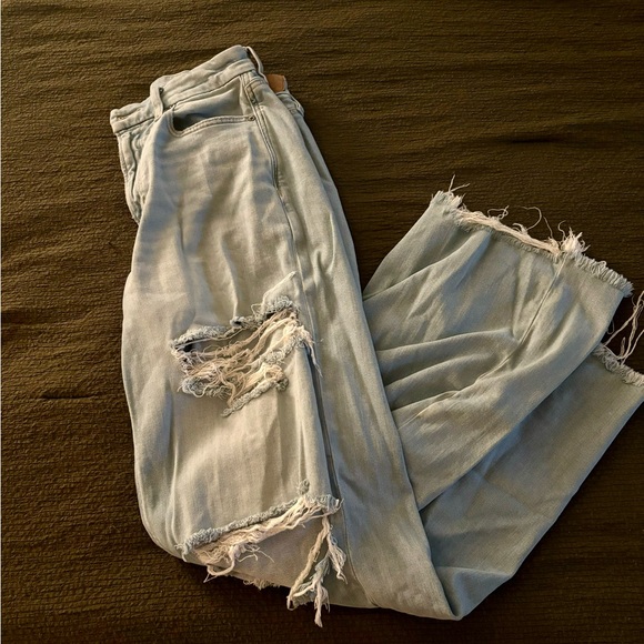 AE Dreamy Drape Stretch Curvy Super High-Waisted
Ripped Baggy Wide-Leg Jean - Picture 5 of 9